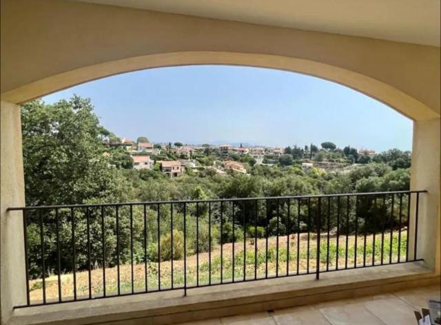 Domaine Lou Bel Azur - Charmant Сен-Лоран-дю-Вар Екстериор снимка